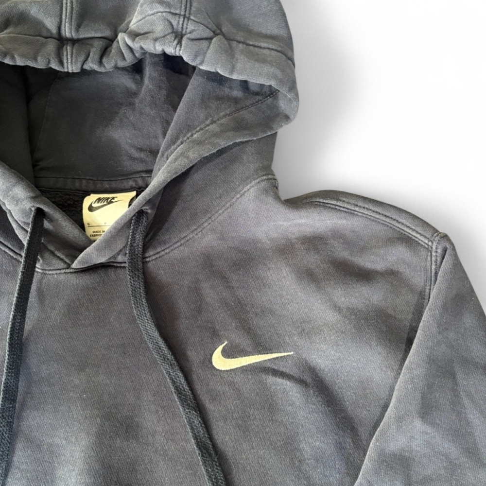 Nike (Embroidered Logo) Hoodie! - Picture 3 of 7
